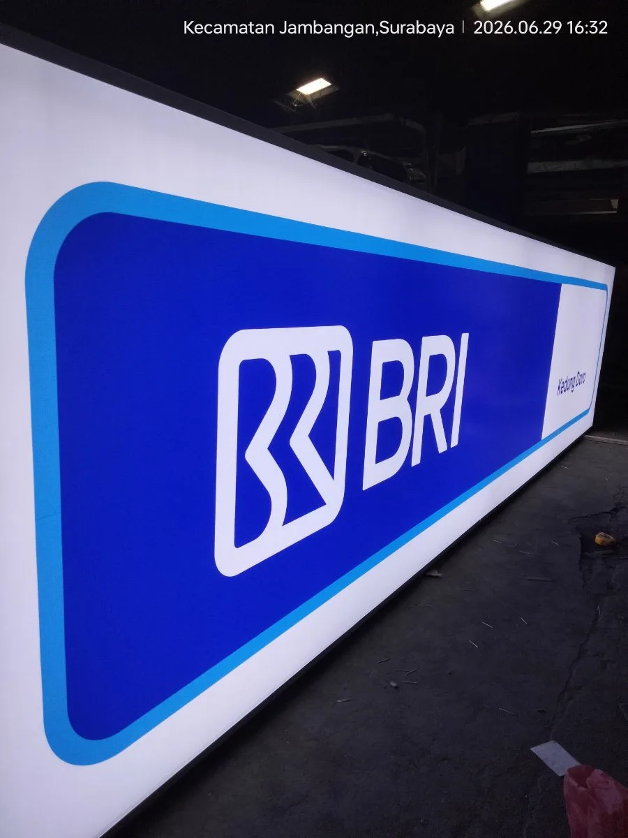 Pembuatan & Pemasangan Neon Box Bank BRI